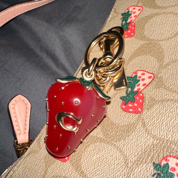 Coach Nolita 19 Strawberry🍓 rare/authentic - Picture 4 of 4